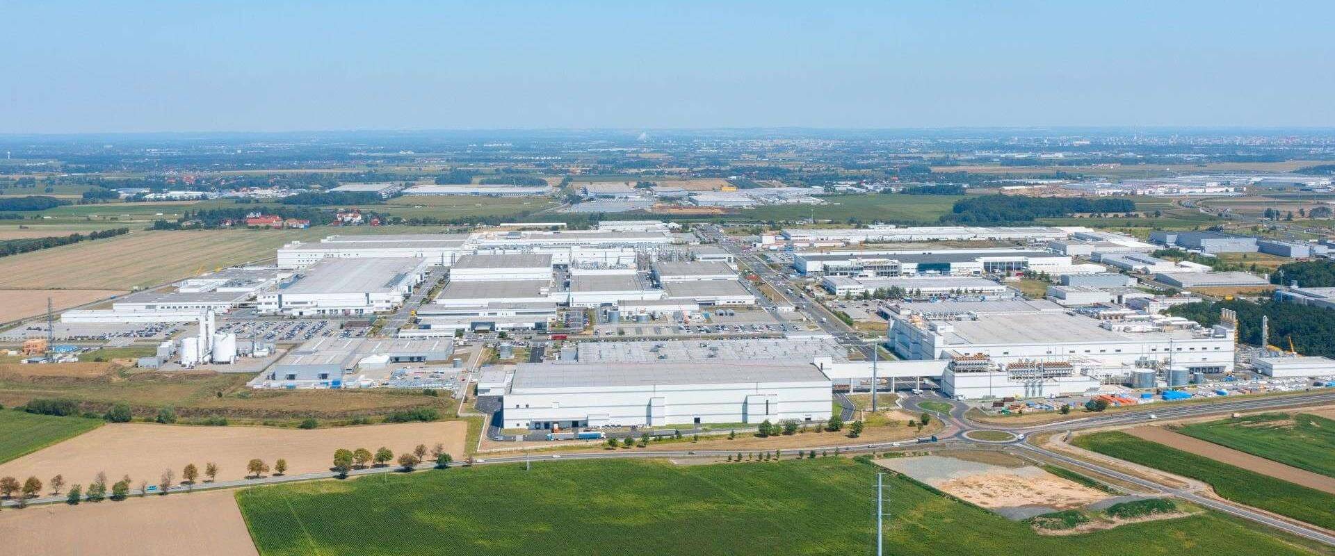 diy 7 modern european industry lots industrial buildings large factory production modern electronics aerial view 5